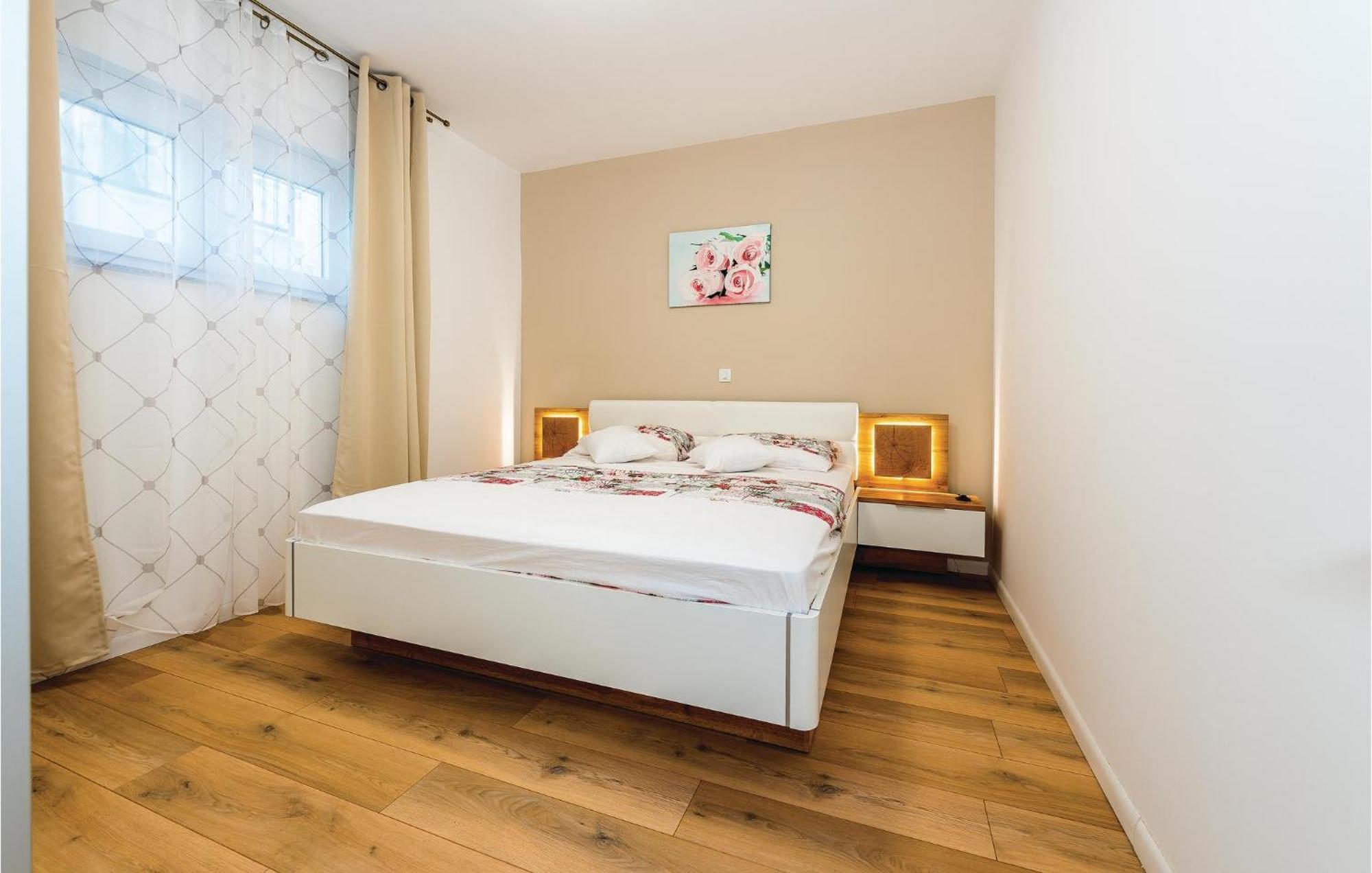 Beautiful Home In Sibenik With Kitchen Екстер'єр фото