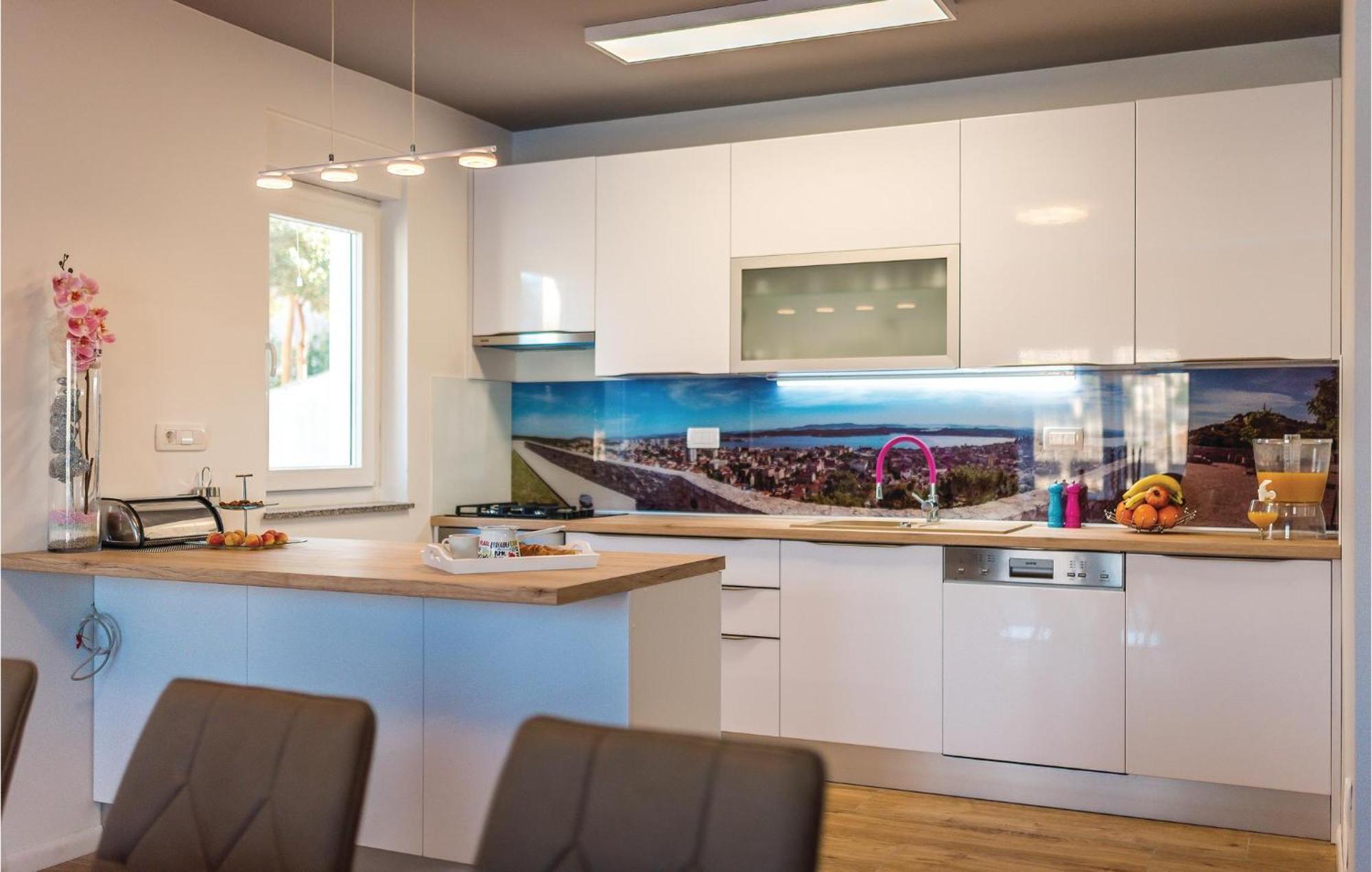 Beautiful Home In Sibenik With Kitchen Екстер'єр фото