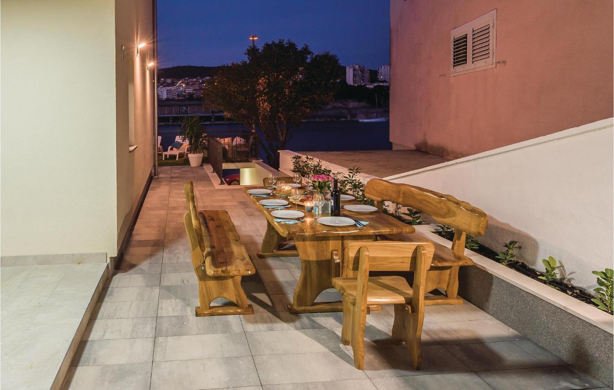 Beautiful Home In Sibenik With Kitchen Екстер'єр фото