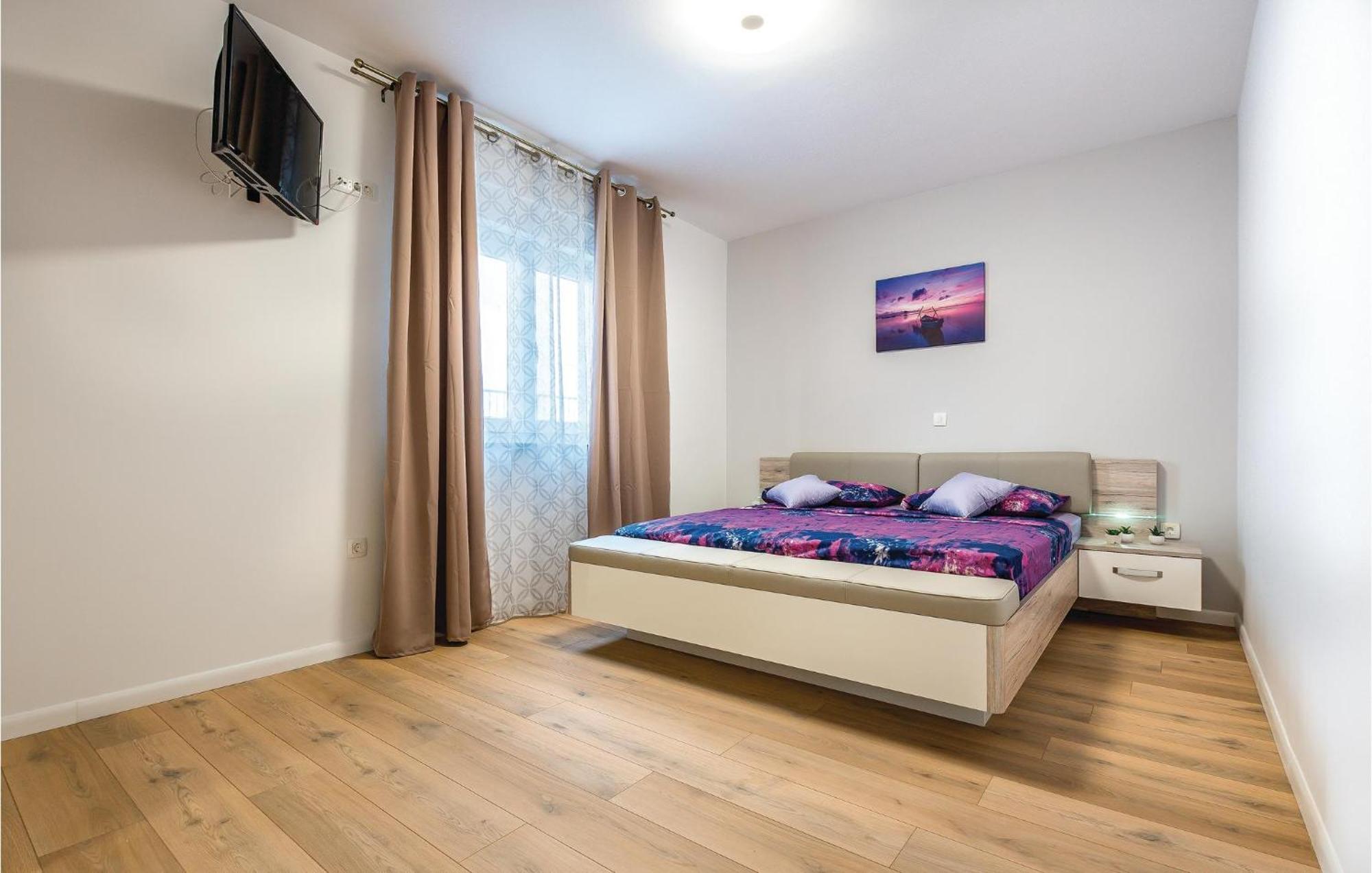 Beautiful Home In Sibenik With Kitchen Екстер'єр фото